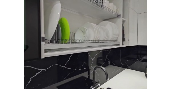 Акриловая кухня на заказ. Белая матовая кухня без ручек с фурнитурой Blum