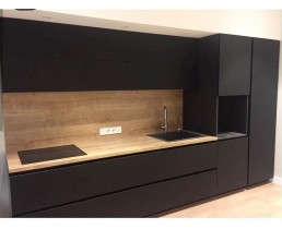 Матовая черная кухня с фасадами AGT Черный шелк и ДСП  Egger. ЖК Заречный