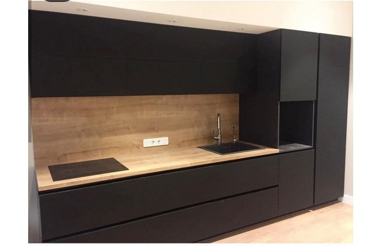 Матовая черная кухня с фасадами AGT Черный шелк и ДСП  Egger. ЖК Заречный