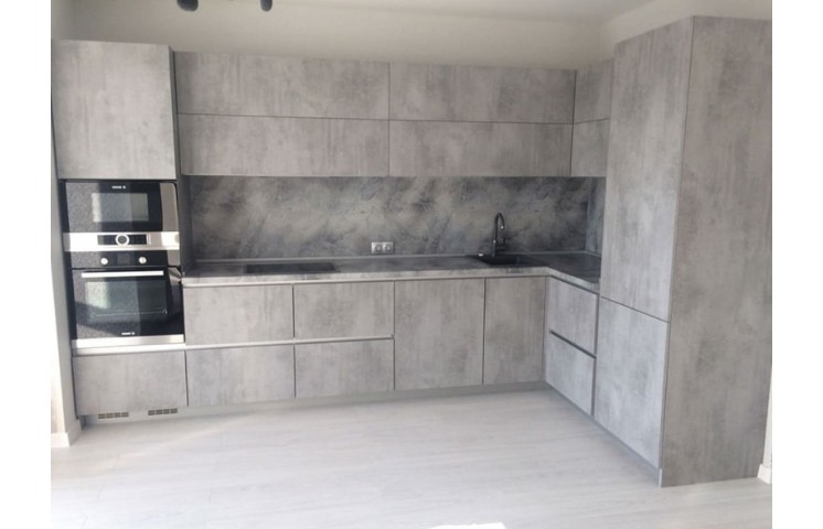 Кухня на замовлення в стилі Loft, з фасадами 4298 SU Ательє світлий і фурнітурою Blum
