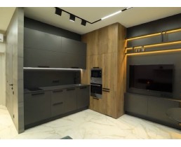 Встроенная кухня на заказ с фурнитурой Blum. Кухня с телевизором в стиле Loft. ЖК Варшавский квартал