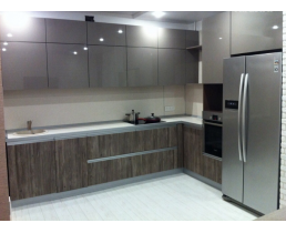 Кухня на заказ с фасадами  Alvic из коллекций Pearl Effect и Jade