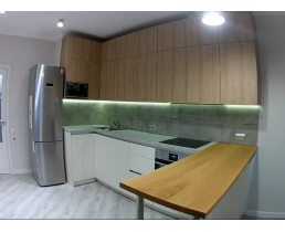 Кухня з барною стійкою. Кутова кухня до стелі