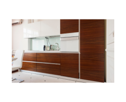 Кухня на заказ с фасадами AGT. Орех Орегон и Белый шелк.