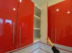 Недорогая кухня с красными фасадами МДФ. Видео