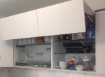 Кухня с крашеными матовыми фасадами серого и белого цвета