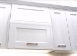 Белая матовая кухня со встроенной техникой. Фасады МДФ с фрезеровкой. Видео.
