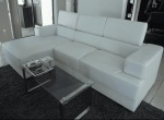 Современный белый диван из натуральной кожи.
