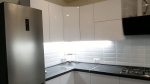 Белая глянцевая кухня без ручек в Броварах. Видео.