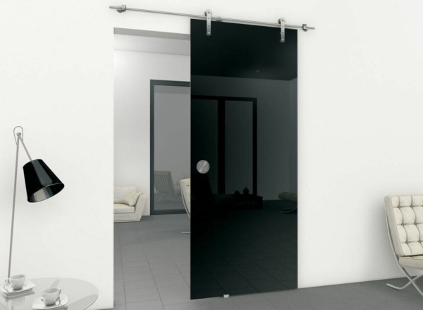 Прозрачная раздвижная дверь, чёрного цвета