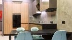Кухня на заказ со шпонированными  фасадами  и фасадами  Alvic Pearl Effect Базальт