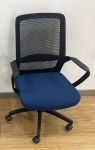 Крісло поворотне IRON чорне/синє/чорний каркас
